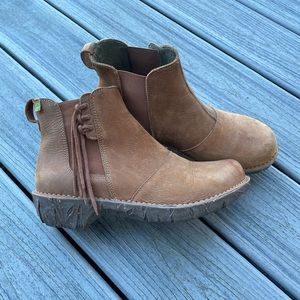 El Naturista | Suede Booties